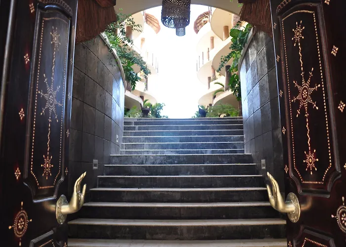 El Taj Oceanfront And Beachside Condo Hotel